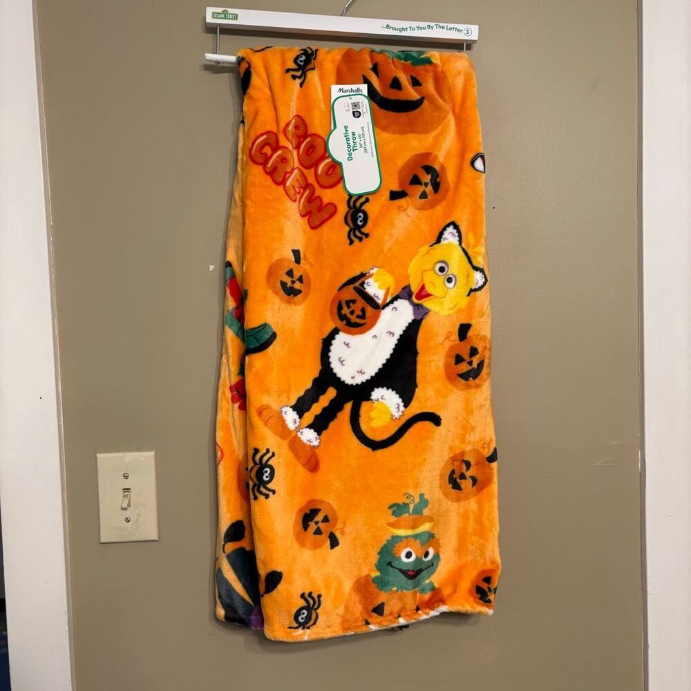 Sesame Street Halloween 50x60” Throw Blanket Elmo Cookie Monster Big Bird NWT